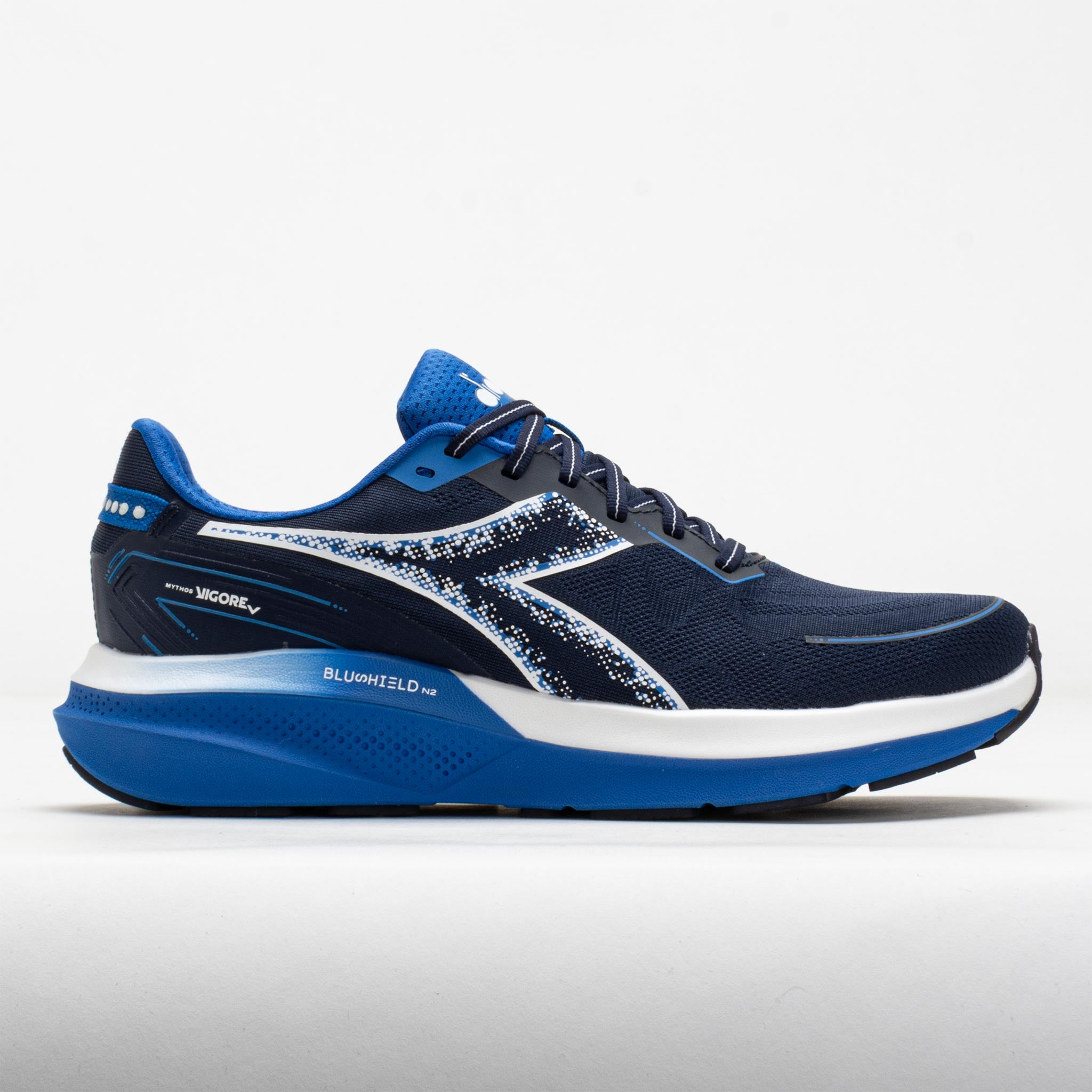 Diadora Running Shoe Mythos Blushield 5 - Silver/Black/White | Www