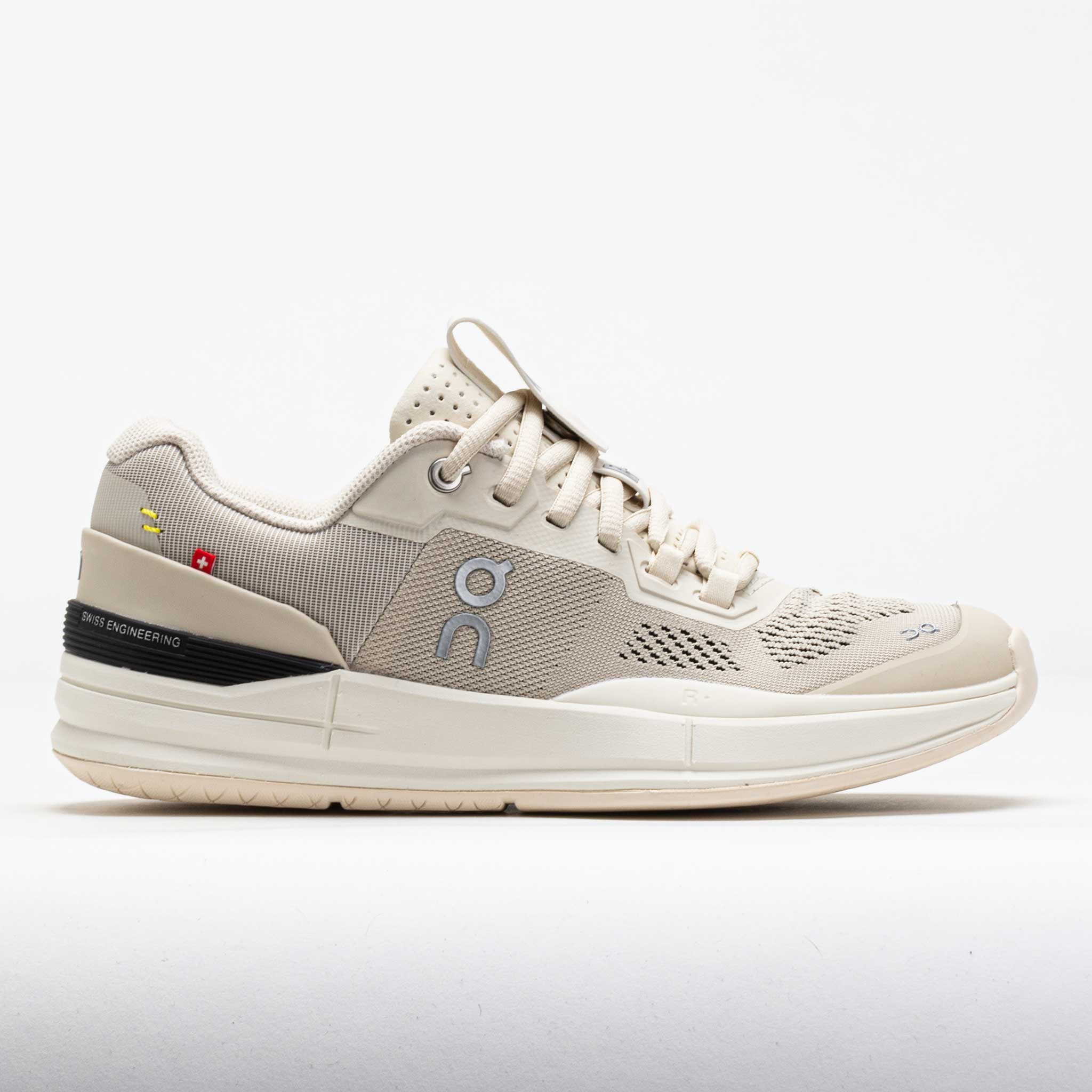 On The Roger Pro Women's Sand/Ivory