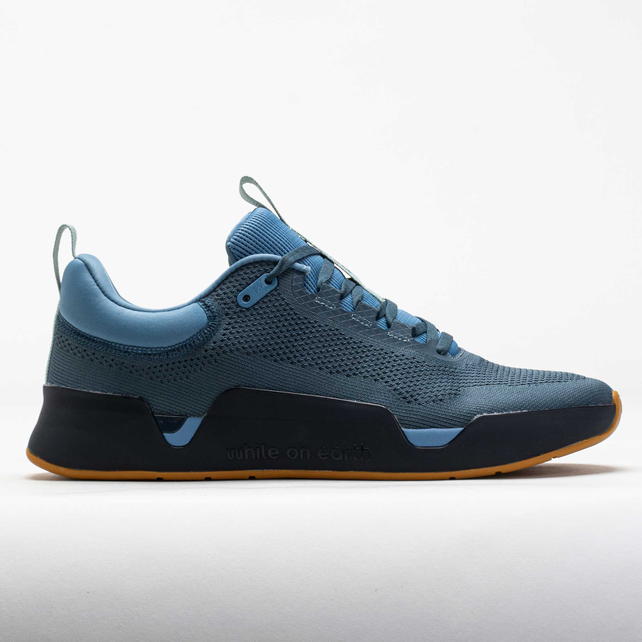 while on earth Move Trainer Unisex Swell/Midnight – Holabird Sports