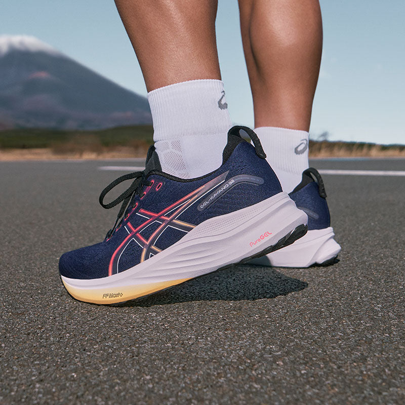 Men's ASICS GEL-Kayano 32 running shoes in-use image