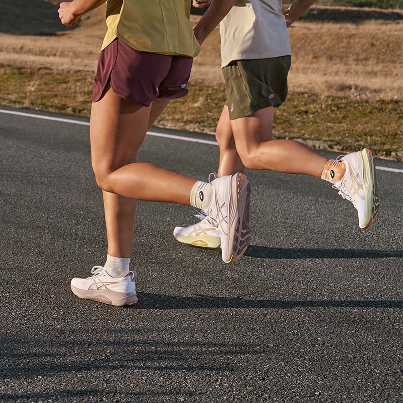 ASICS GEL-Kayano 32 running shoes in-use image