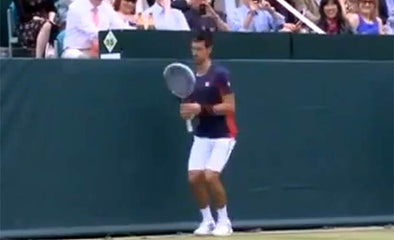Wimbledon: Novak Djokovic Imitates Maria Sharapova