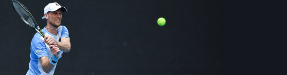 Andreas Seppi on tennis court