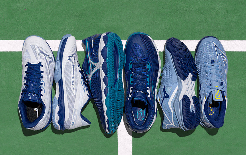 mizuno tennis shoes on green tennis court
