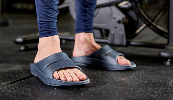 OOFOS Men's Sandals & Slides