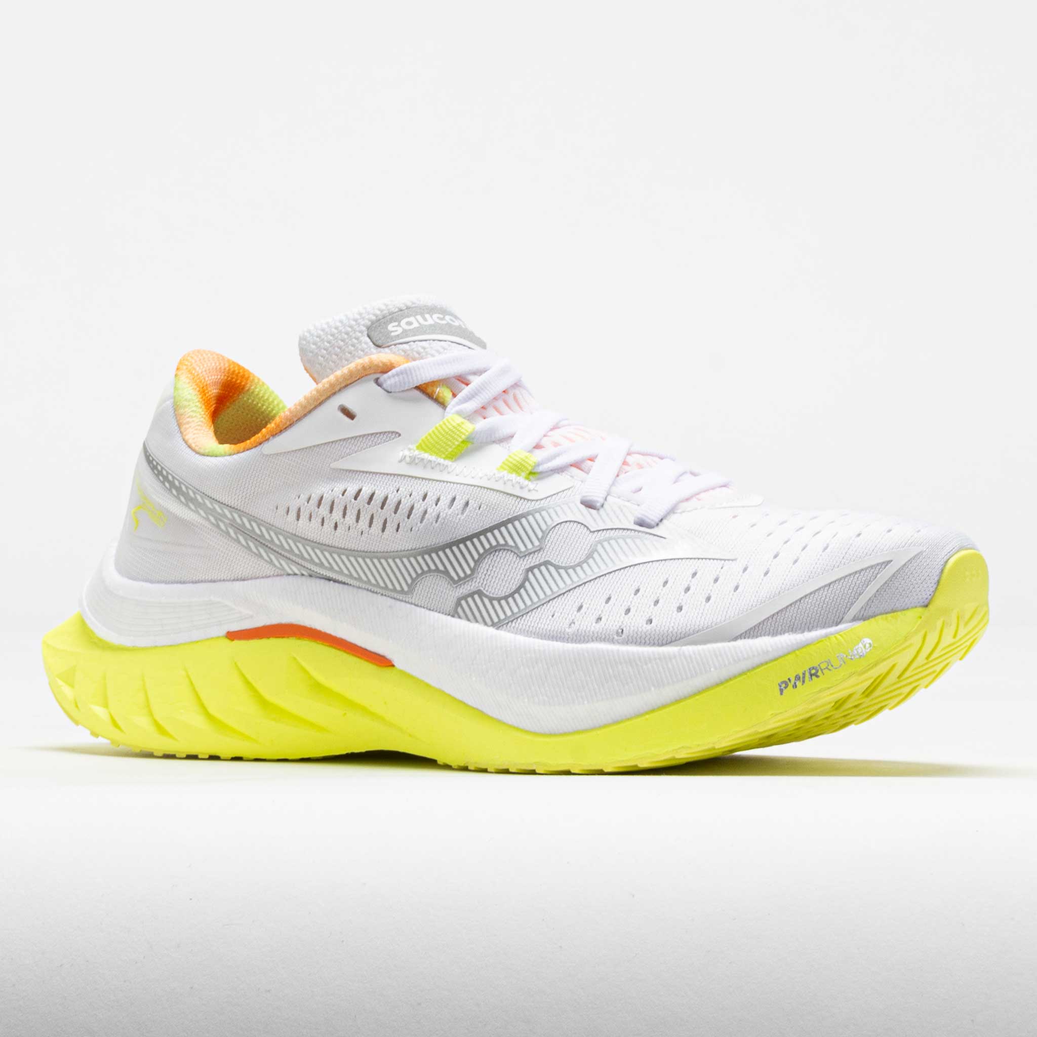 【関税込み】Saucony ホワイト Endorphin Speed 4 スニーカー Saucony Men's Endorphin Speed 4 - White/Gum | Running Shoes