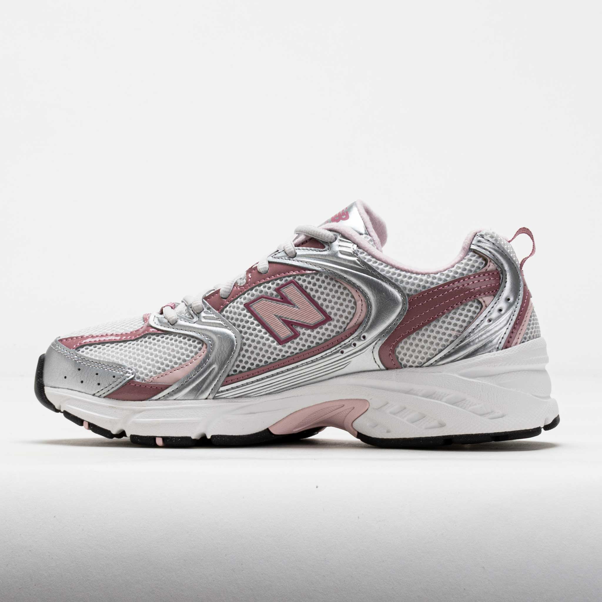 New Balance バスケットボールシューズ ピンク/グレー New Balance 530 Unisex Silver Metallic/Rosewood – Holabird Sports