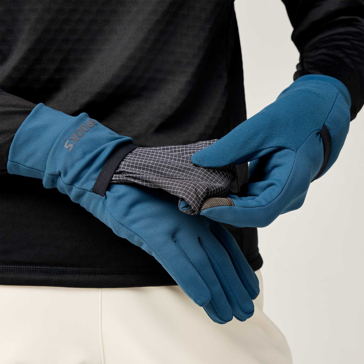 Brooks Momentum Thermal Hybrid Glove
