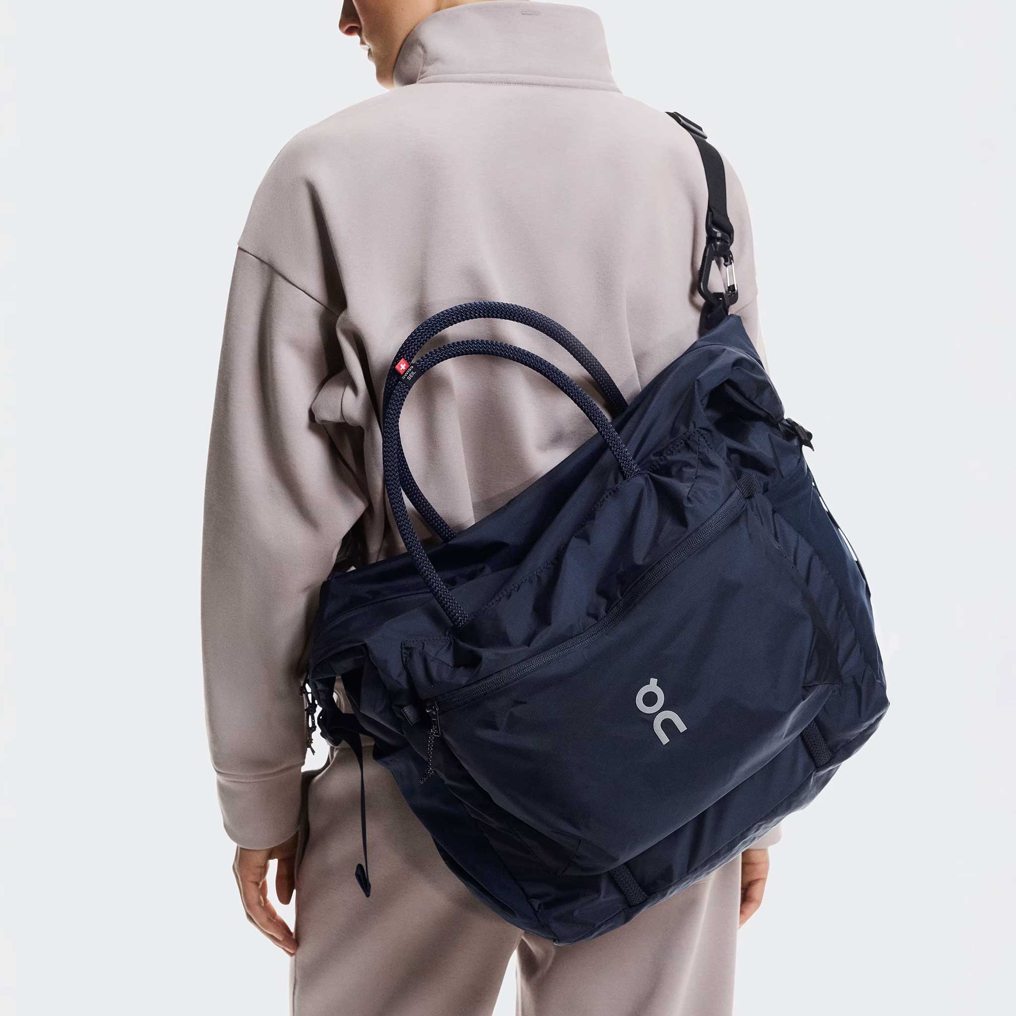 ON オン　Track Pack 35L Lite ブラック Track Pack 35L Lite | Black | On Spain