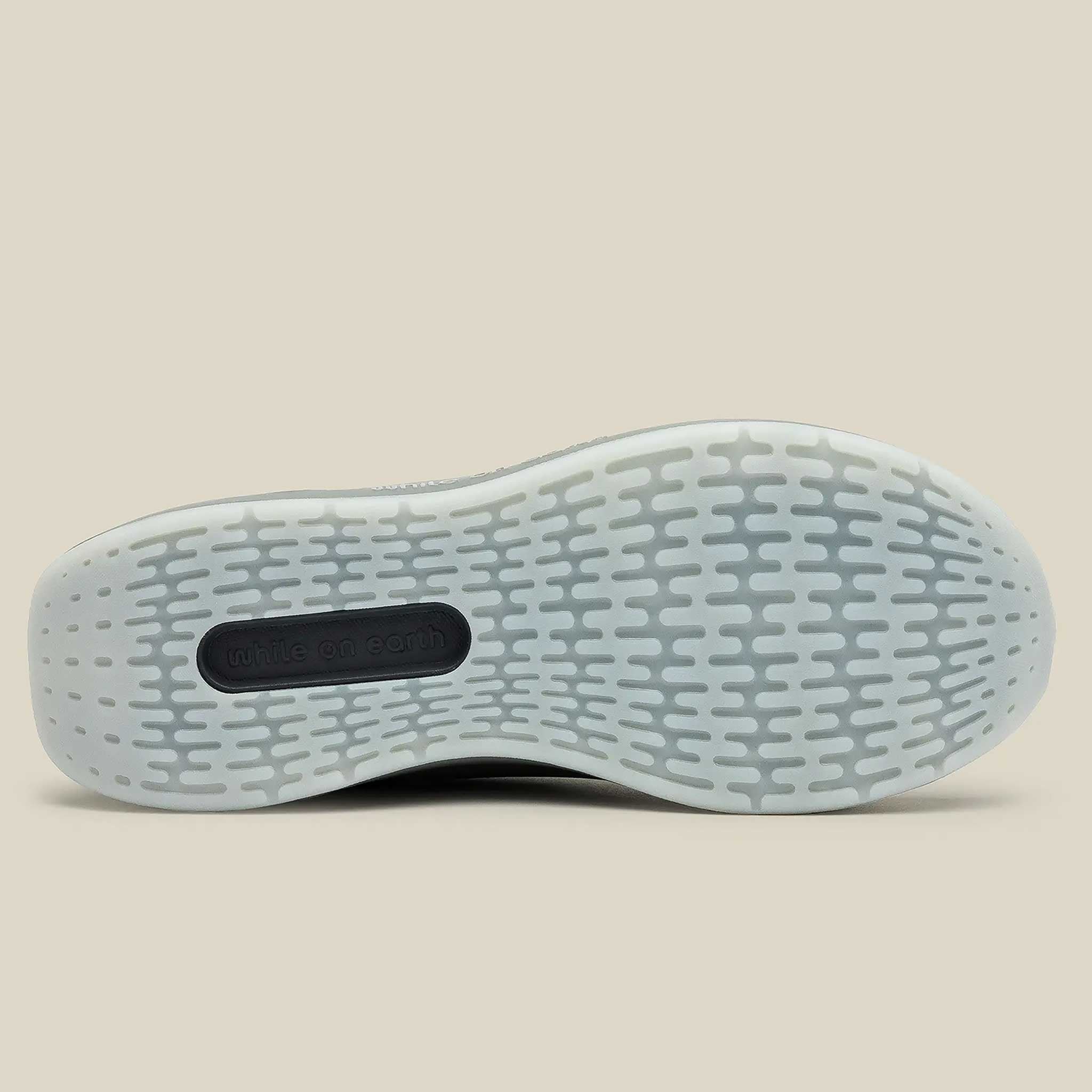while on earth Move Trainer Unisex
