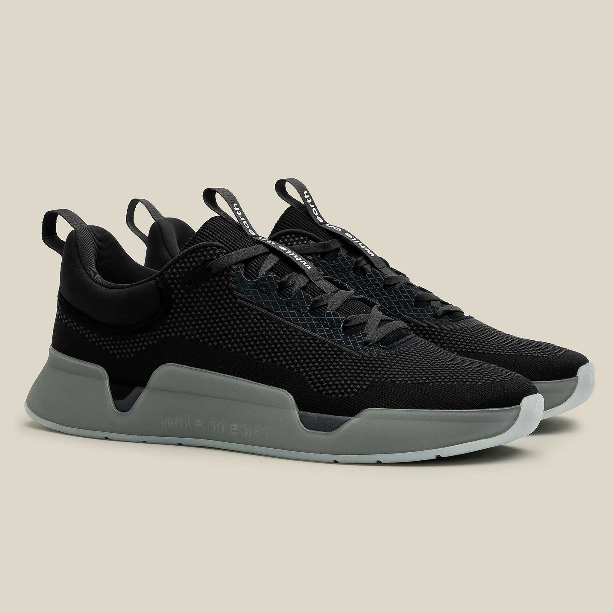 while on earth Move Trainer Unisex