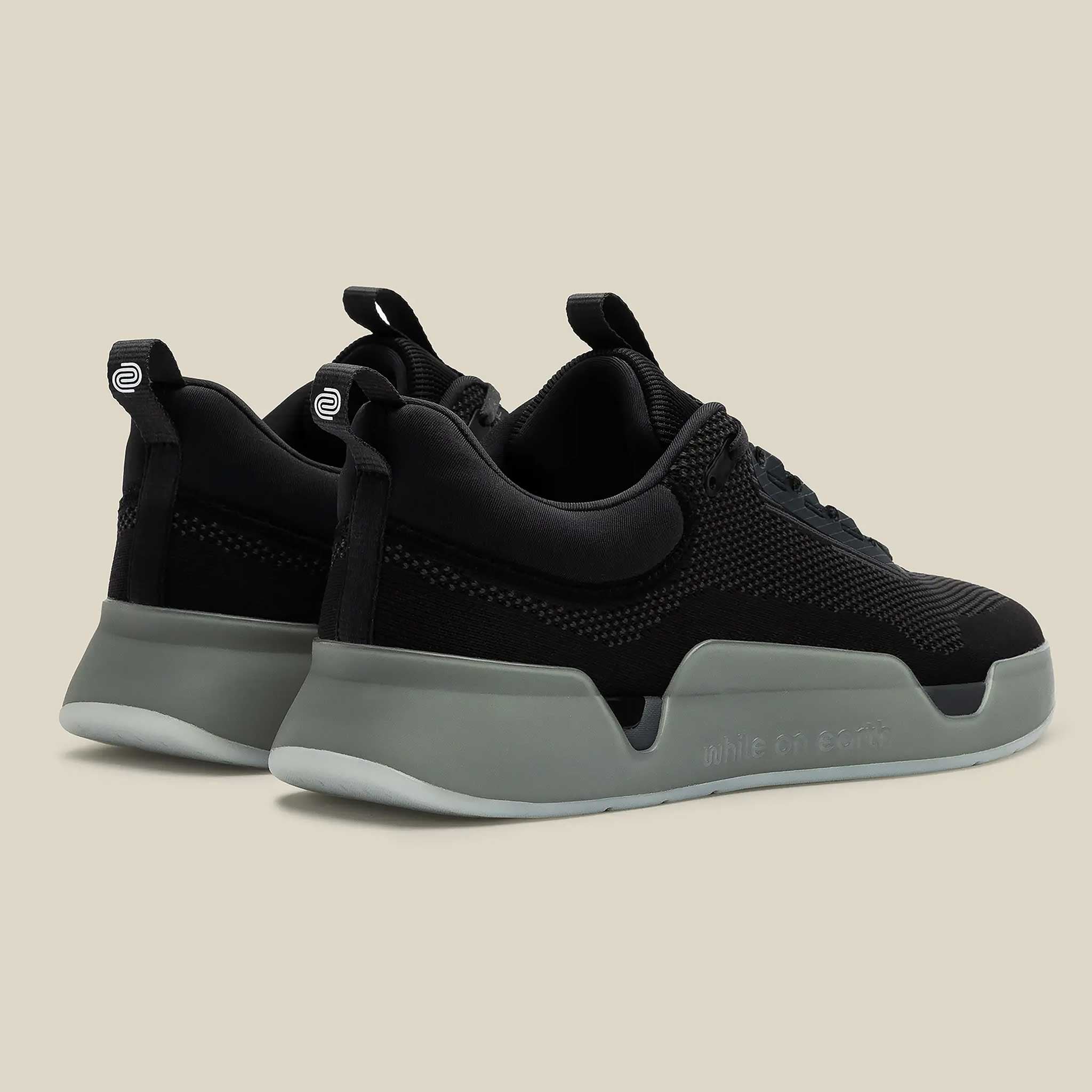 while on earth Move Trainer Unisex