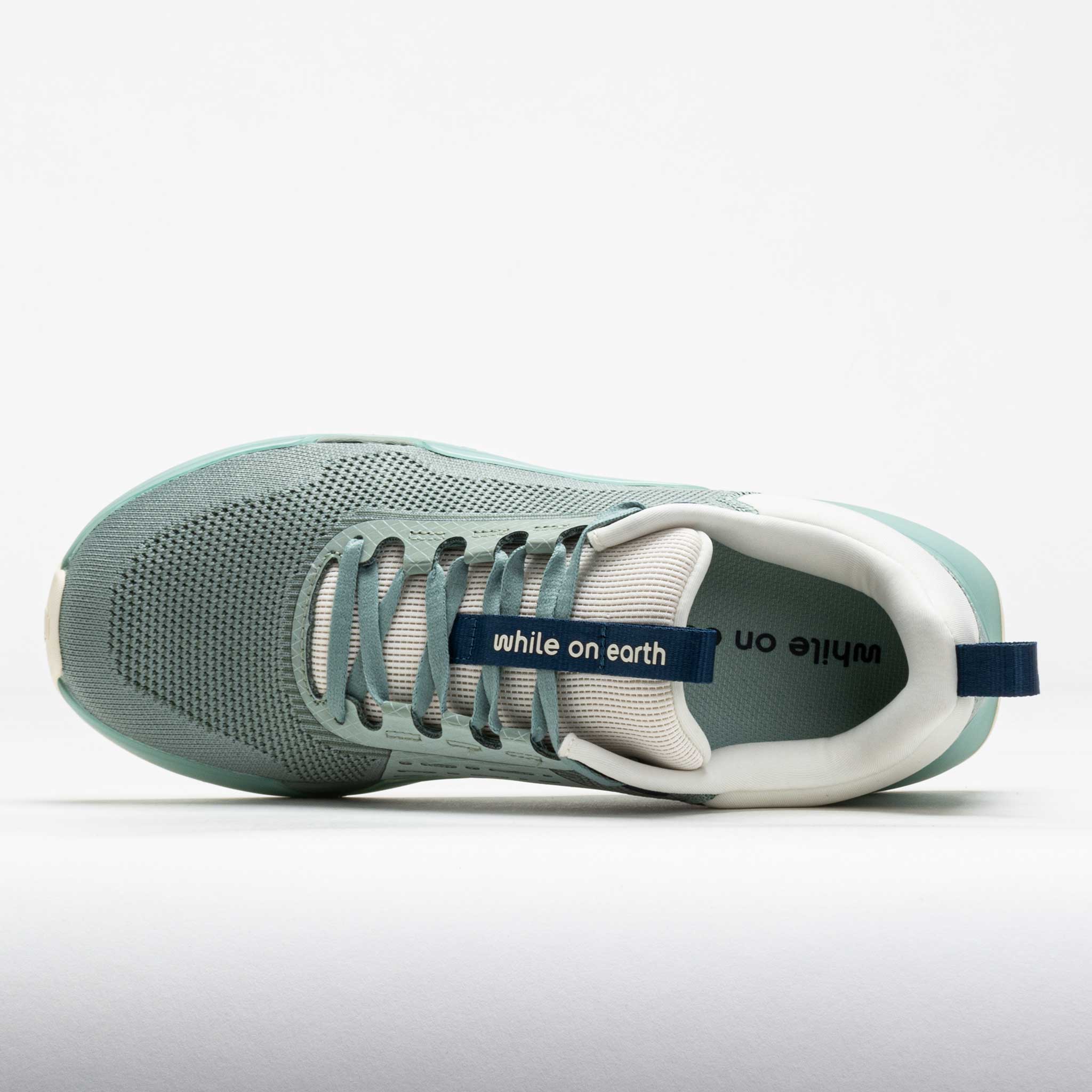 while on earth Move Trainer Unisex