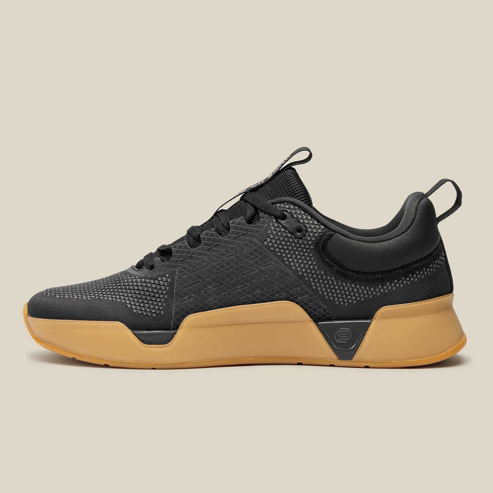 while on earth Move Trainer Unisex Black/Gum