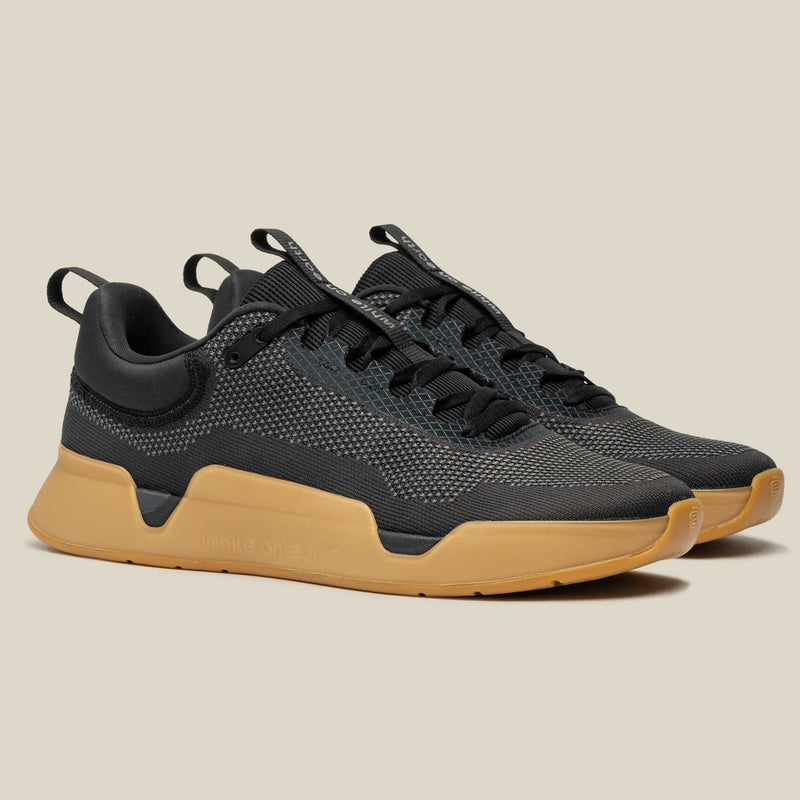 while on earth Move Trainer Unisex Black/Gum