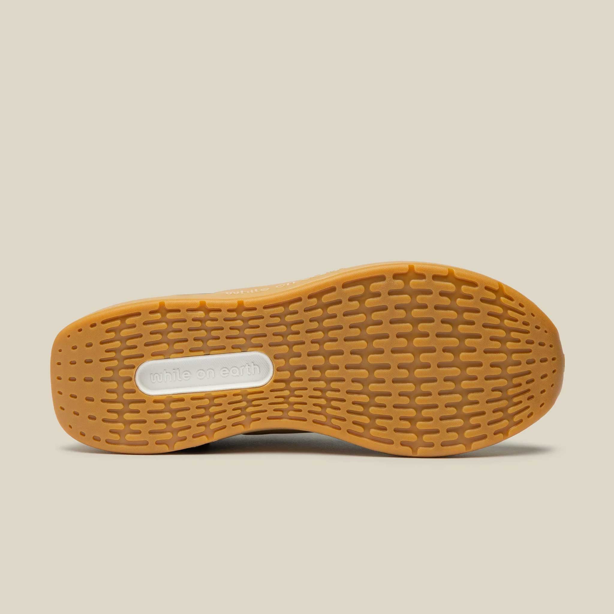 while on earth Move Trainer Unisex Sand/Gum