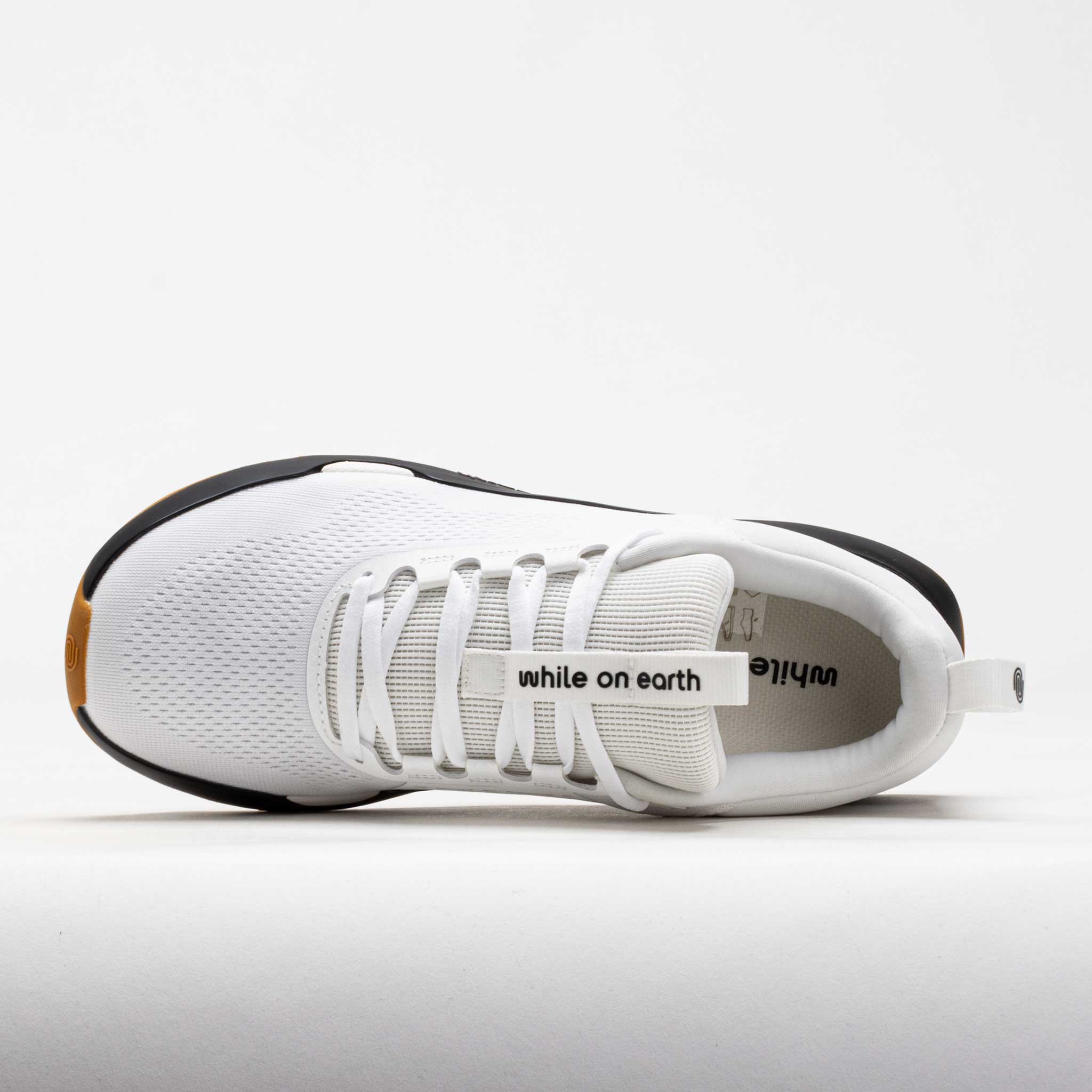 while on earth Move Trainer Unisex White/Black/Gum