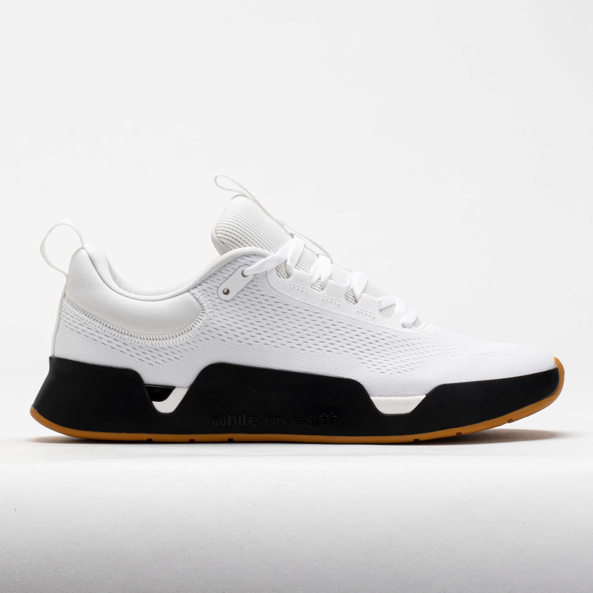 while on earth Move Trainer Unisex White/Black/Gum