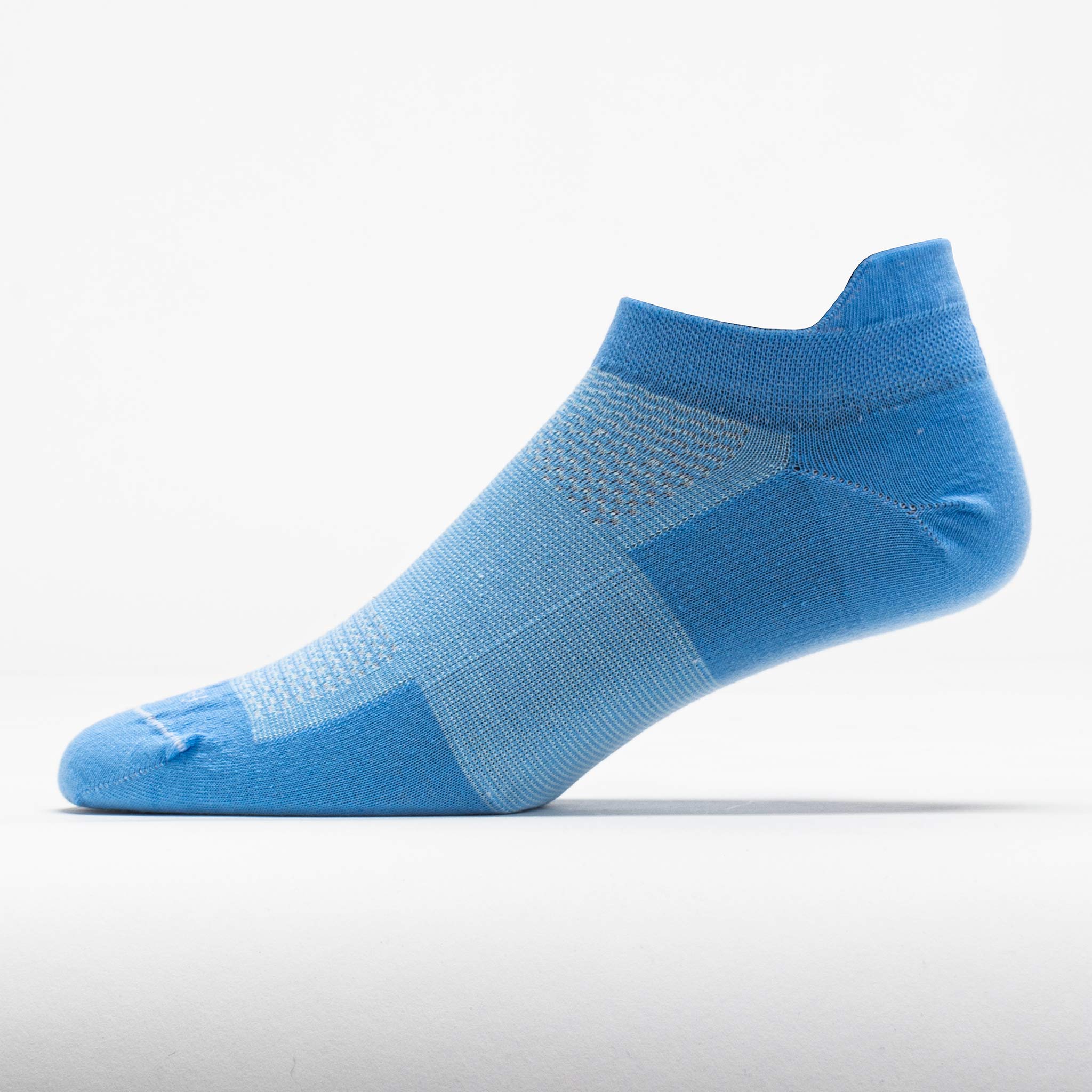 Feetures High Performance Ultra Light Cushion No Show Tab Socks