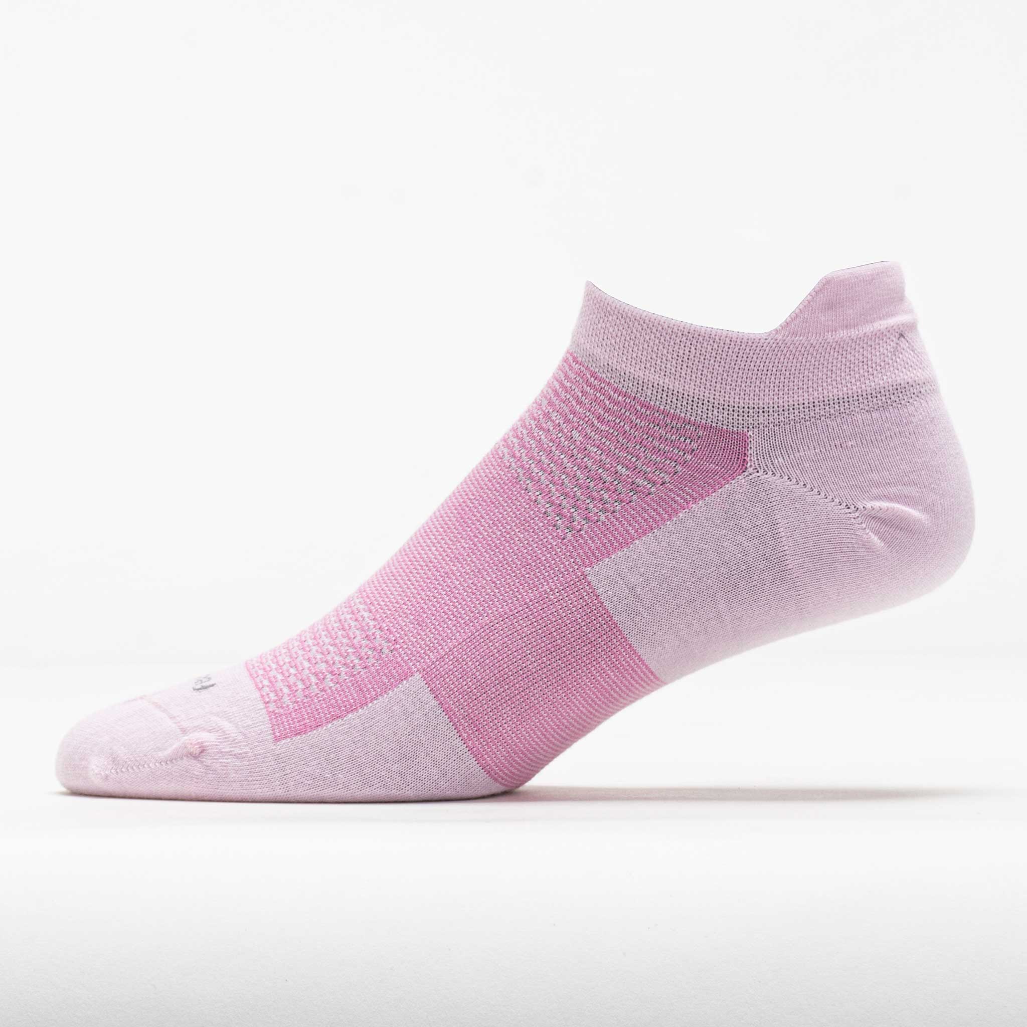 Feetures High Performance Ultra Light Cushion No Show Tab Socks