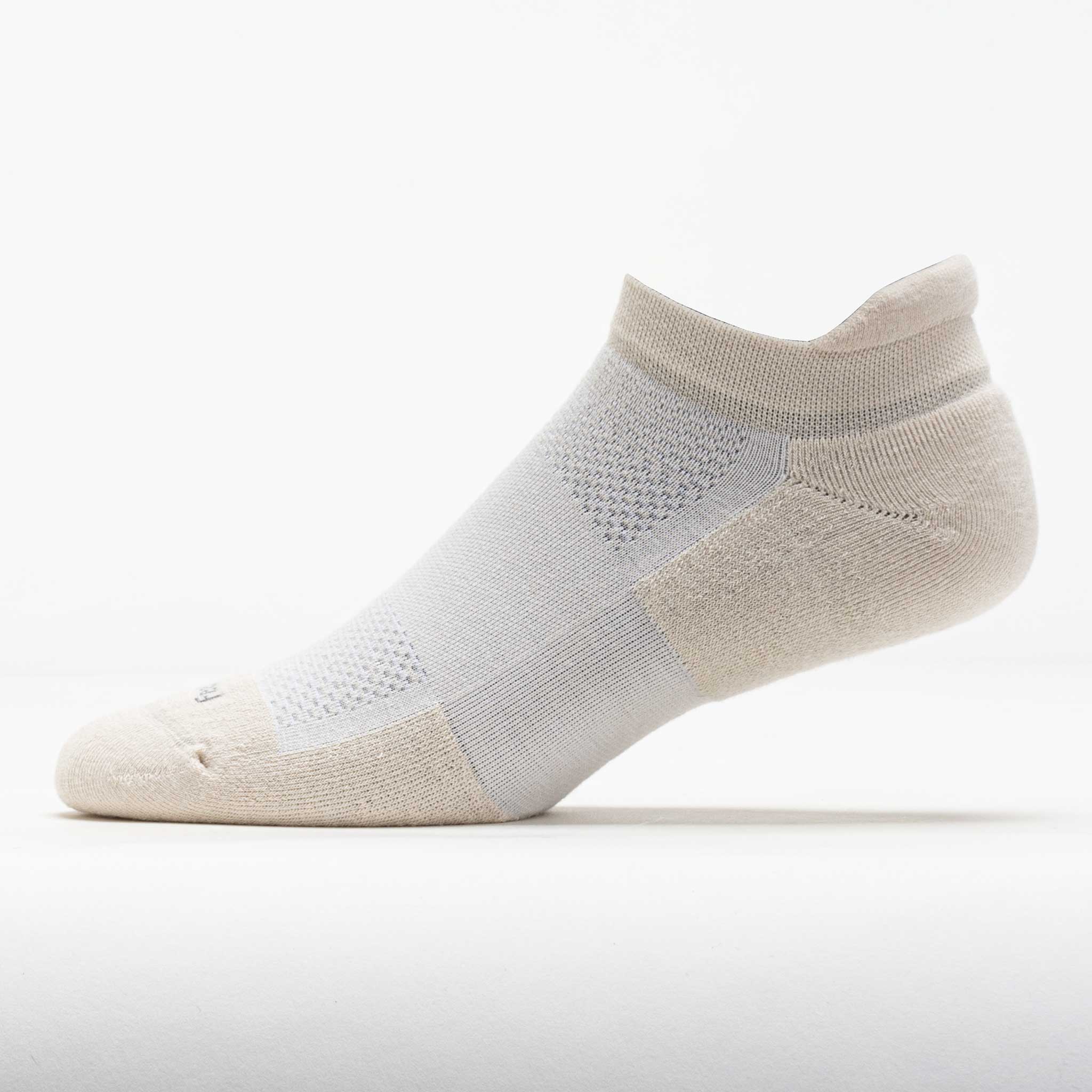 Feetures High Performance Max Cushion No Show Tab Socks