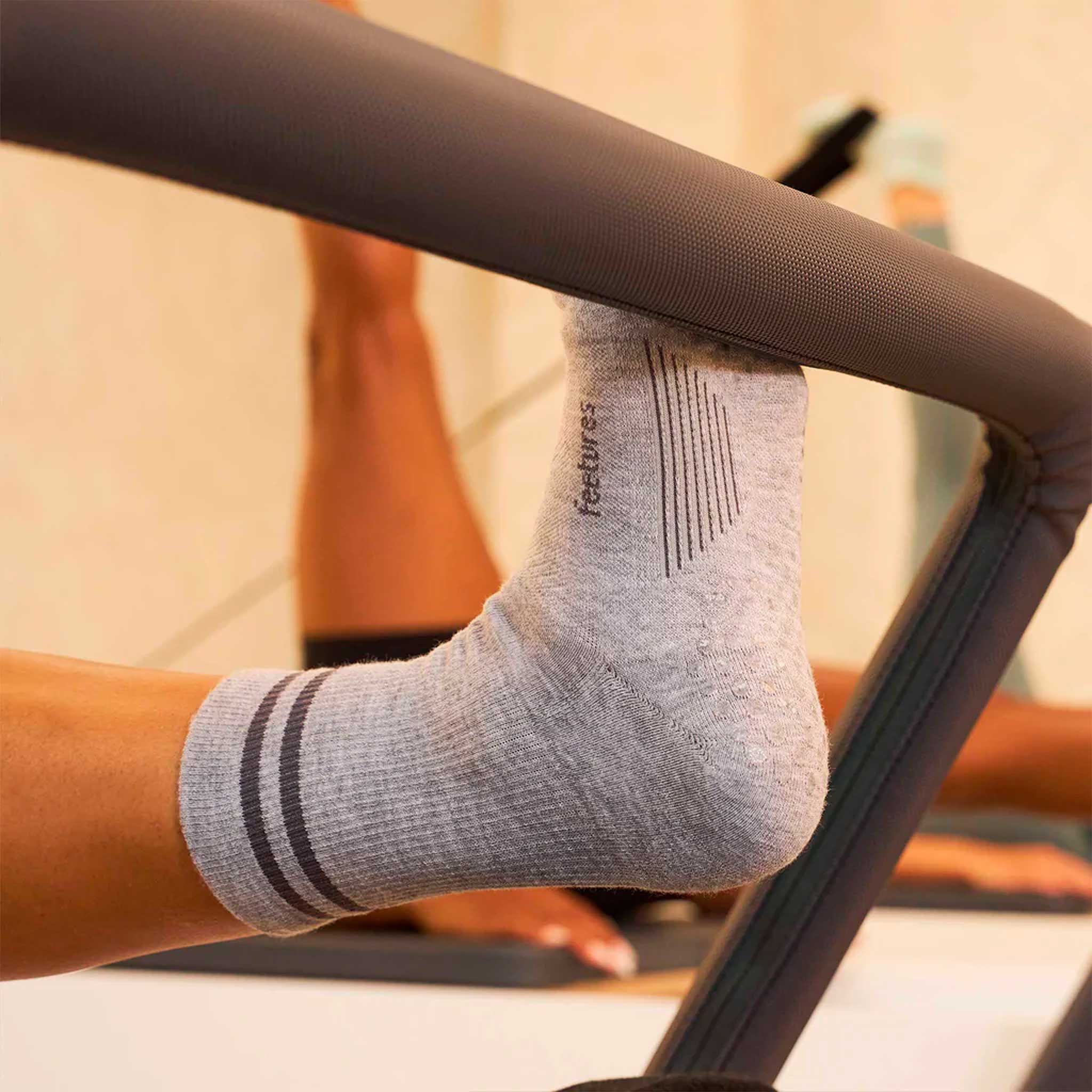 Feetures Elite Max Cushion Grip Mini Crew Socks