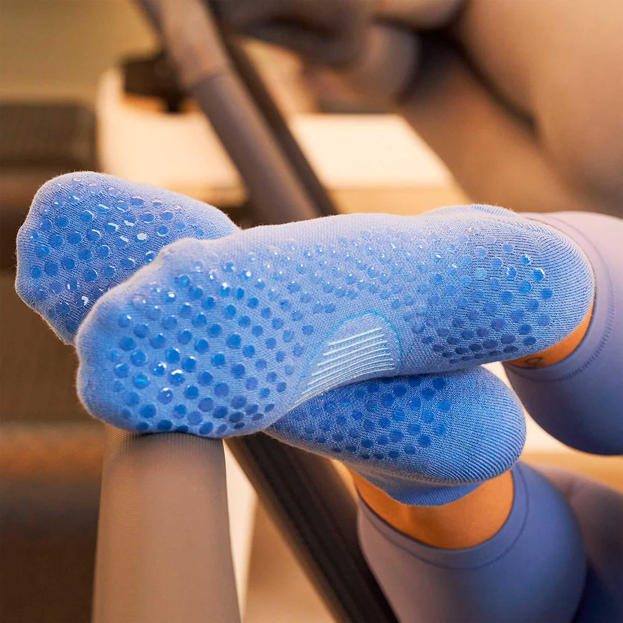 Feetures Elite Grip Max Cushion Tab Socks