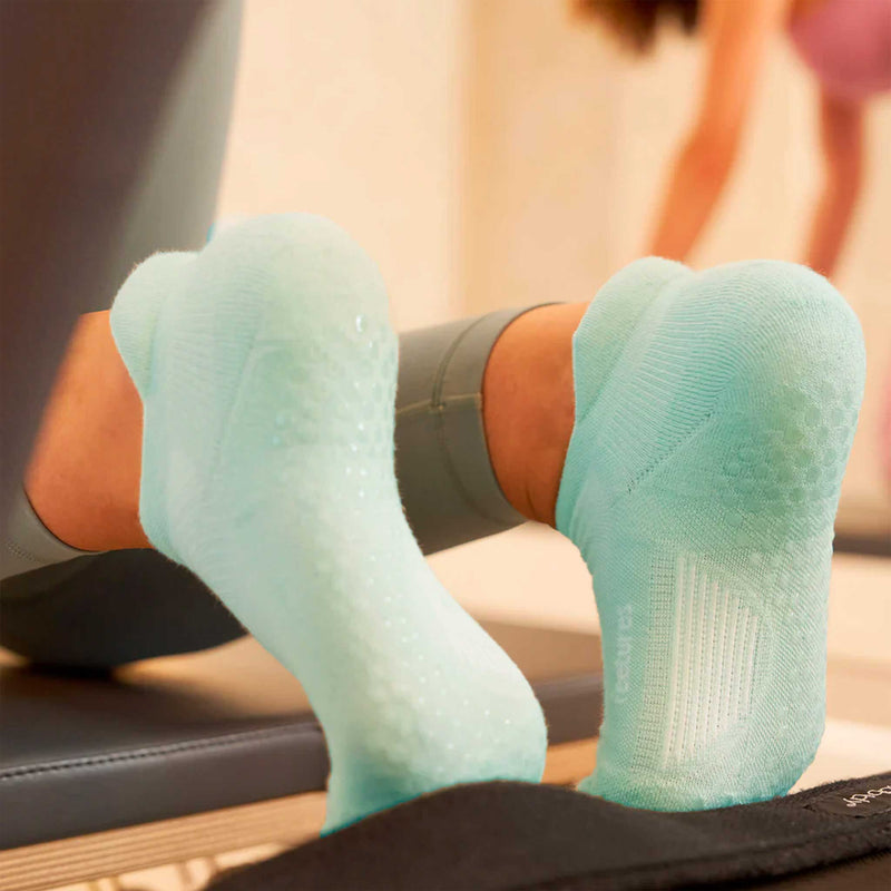 Feetures Elite Grip Max Cushion Tab Socks