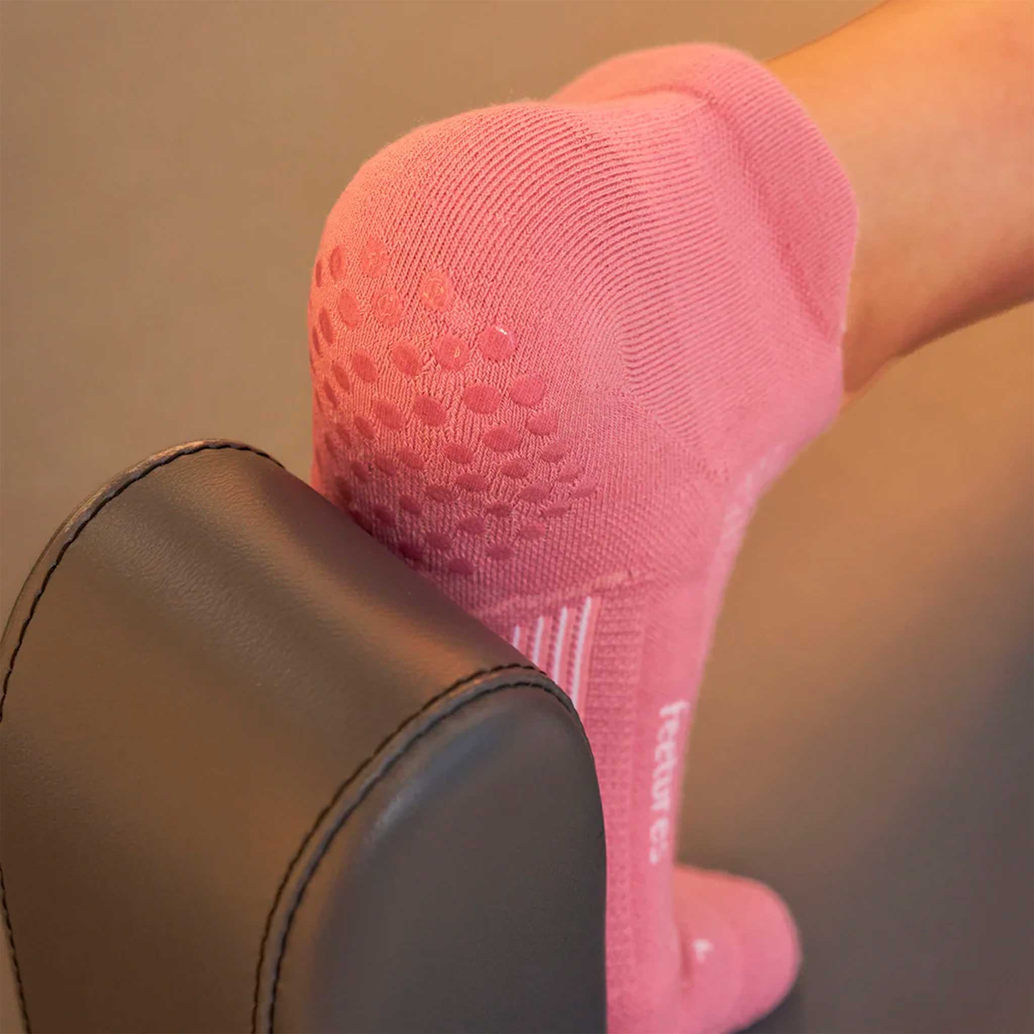 Feetures Elite Grip Max Cushion Tab Socks