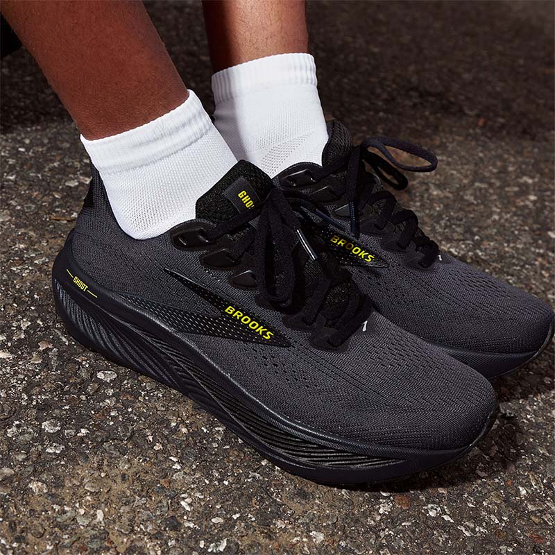 Men's Brooks Ghost 17 running shoes in-use image