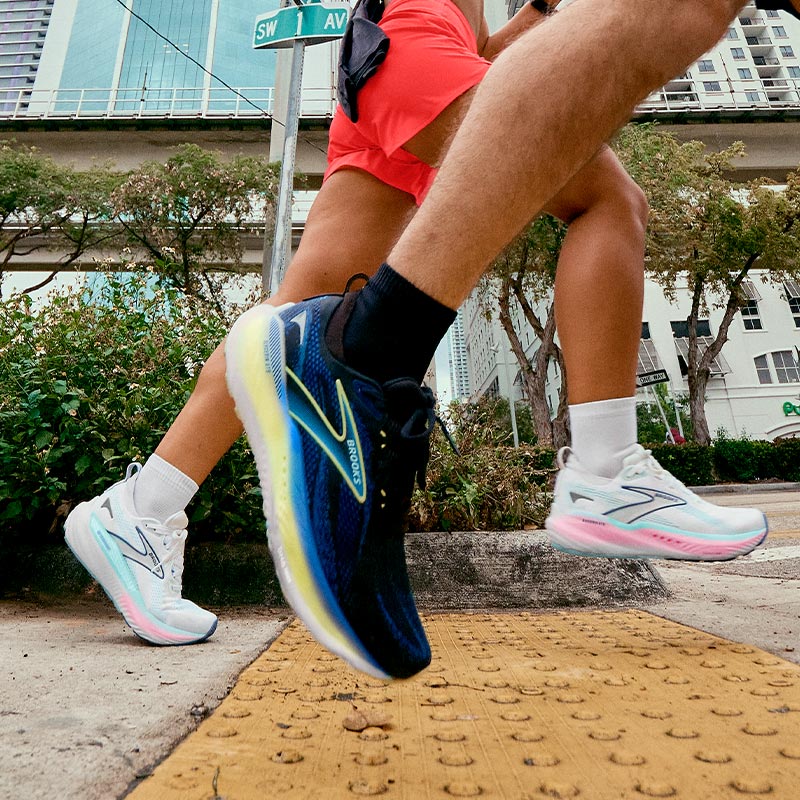 Brooks Glycerin GTS 22 running shoes in-use image