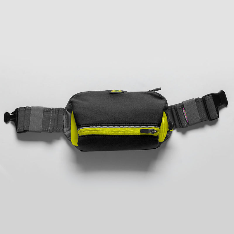 Amphipod Velocity Plus with AirStretch Belt 20oz