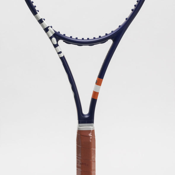 Wilson Blade 98 16x19 v8 Roland Garros 2023