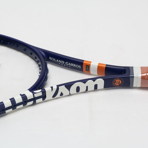 Wilson Blade 98 16x19 v8 Roland Garros 2023