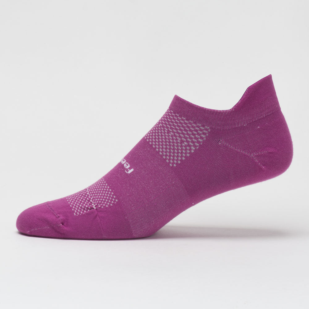 Feetures High Performance Ultra Light Cushion No Show Tab Socks