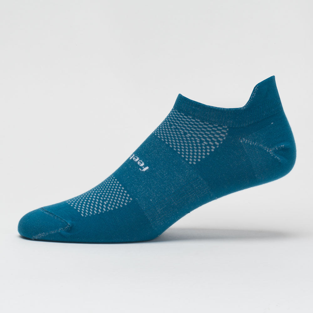 Feetures High Performance Ultra Light Cushion No Show Tab Socks