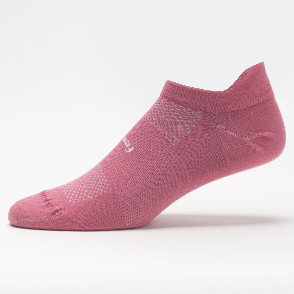 Feetures High Performance Ultra Light Cushion No Show Tab Socks