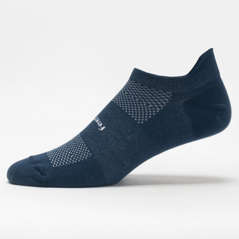 Feetures High Performance Ultra Light Cushion No Show Tab Socks