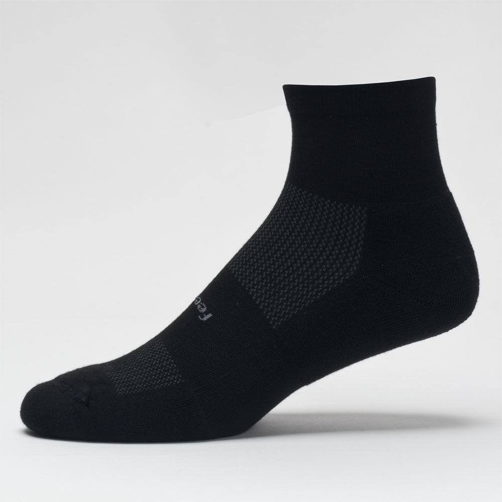 Feetures High Performance Cushion Quarter Socks