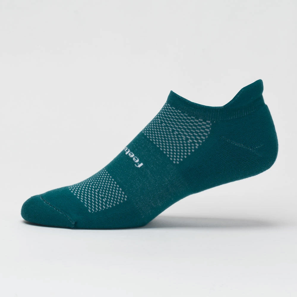 Feetures High Performance Max Cushion No Show Tab Socks